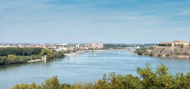 Tuna üzerinde köprü