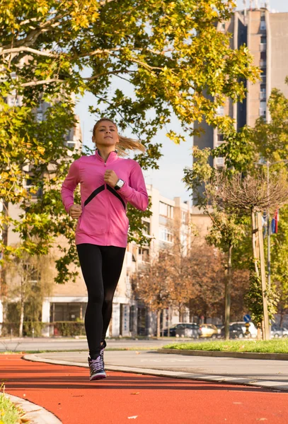 Young girl jogging — Stock Photo, Image