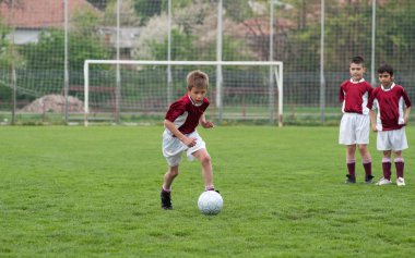 çocuklar futbol oyunu
