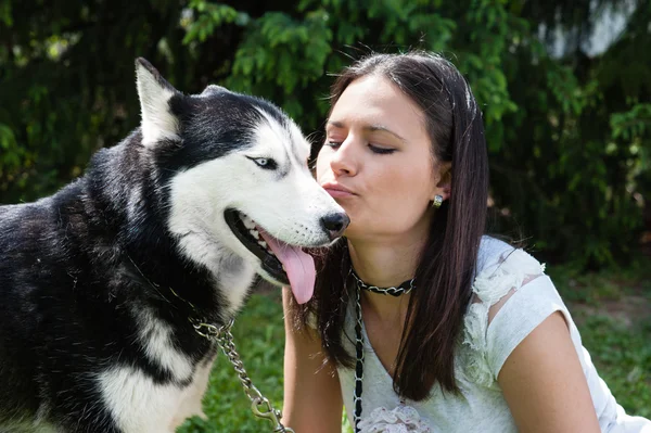 Pige og hendes hund - Stock-foto