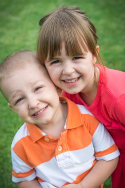 erkek ve kız kardeş