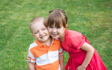 erkek ve kız kardeş