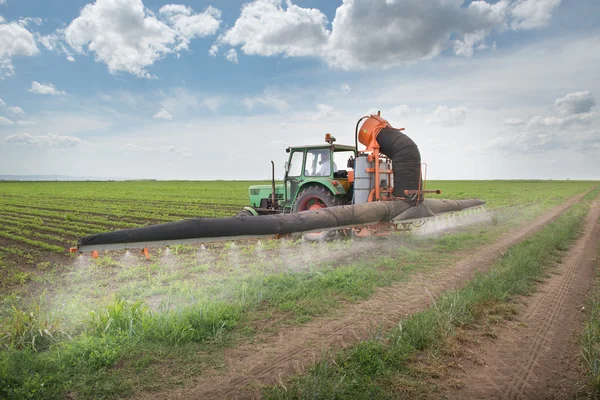 Tractor spraying soy — Stock Photo, Image