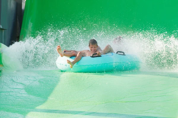 Chicos en aquapark —  Fotos de Stock