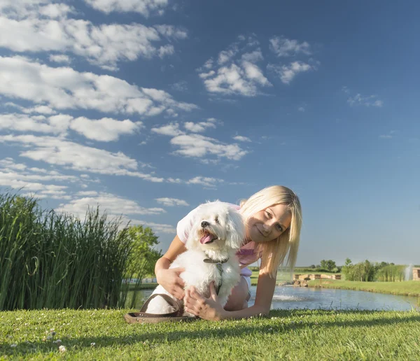 Dívka a pes — Stock fotografie