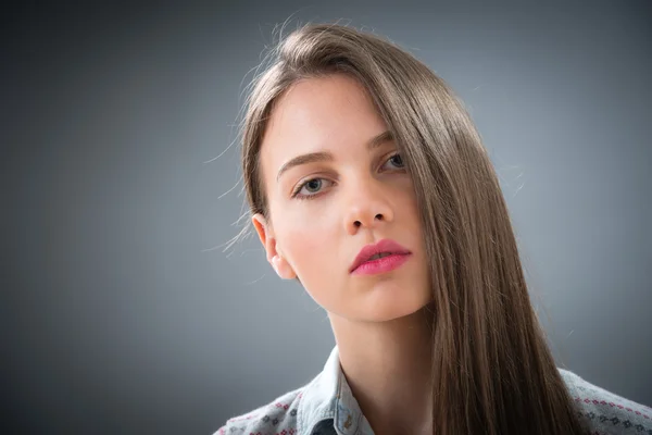 Studio portret van tiener — Stockfoto