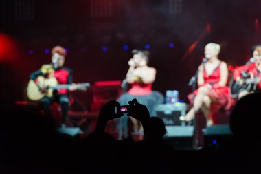 Kızlar konser sahne