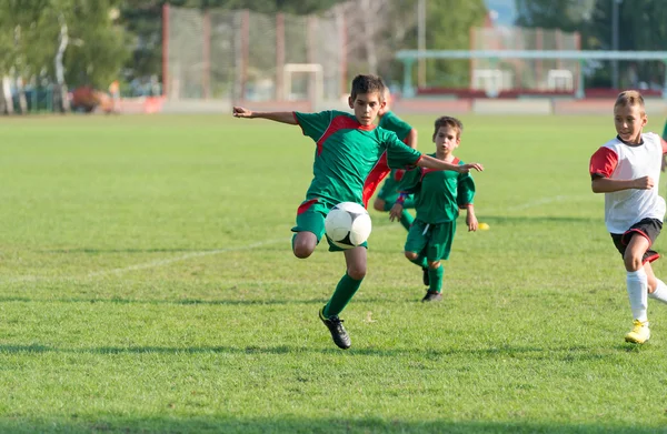 Barn fotbollsmatch — Stockfoto