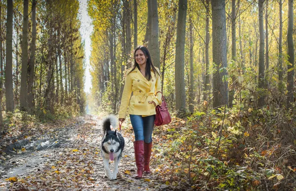 Dívka se svým psem — Stock fotografie
