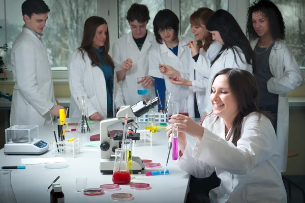 Skupina studentů medicíny — Stock fotografie