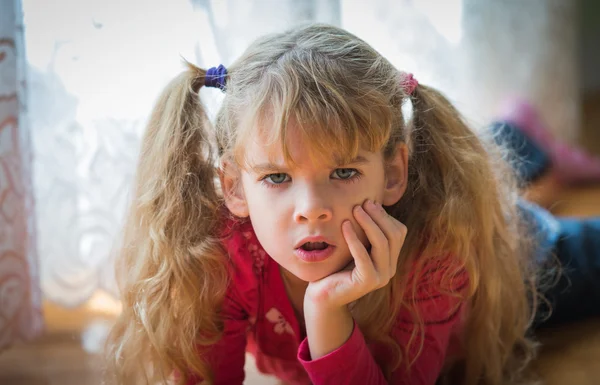 Arg liten tjej — Stockfoto