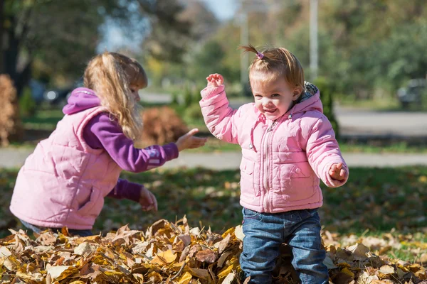 Kleine Mädchen — Stockfoto