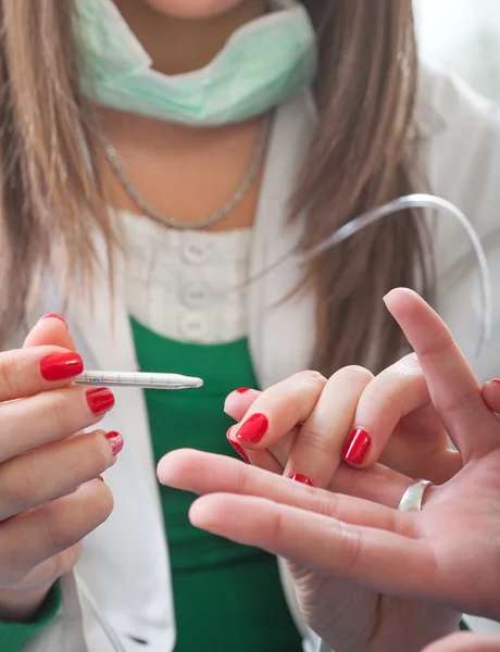 Taking blood — Stock Photo, Image