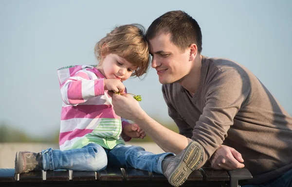 Papa et jeune fille — Photo