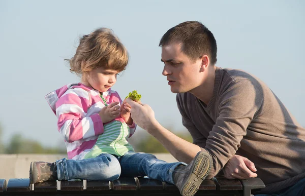 Daddy and young daughter — Stock Photo, Image