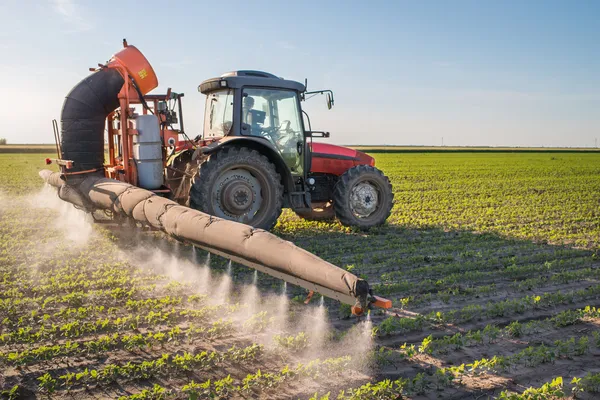 Tractor spraying pesticides — Stock Photo, Image