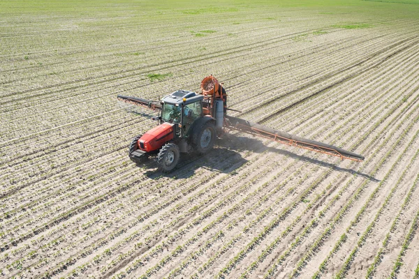 Pulverização do tractor — Fotografia de Stock