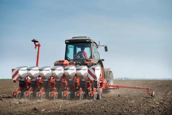 Traktor und Sämaschine — Stockfoto