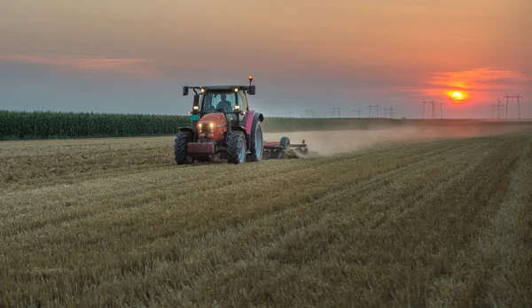 Tractor plowing — Stock Photo, Image