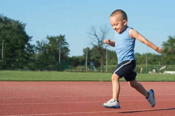 Chico corriendo — Foto de Stock