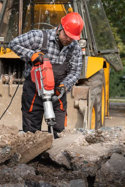 Ouvrier Qui Utilise Marteau Piqueur Pour Briser Une Chaussée Béton — Photo