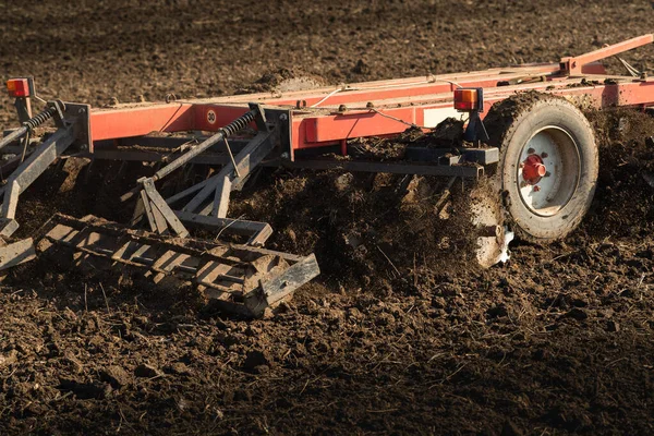 Traktor Földet Készít Vetésre Kultivátorral Felszerelt Traktor Ültetés Előtt Kezeli — Stock Fotó