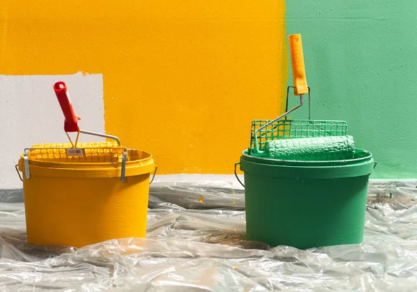 Paint Roller Bucket Paint Green Yellow — Fotografia de Stock