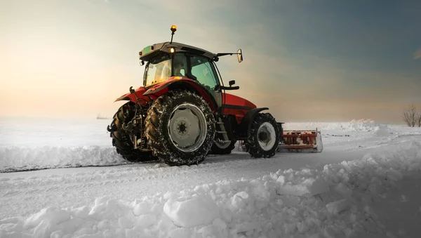 Traktor Télen Tisztítja Utat Hótól — Stock Fotó