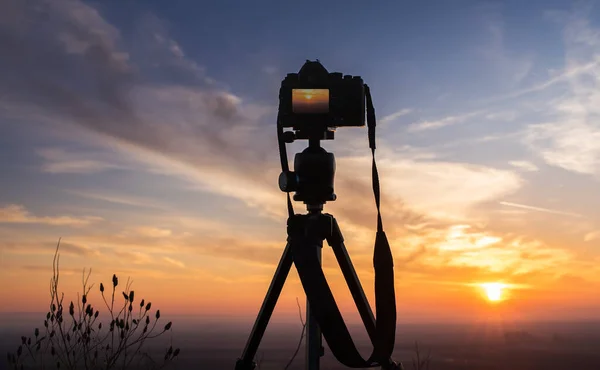 Fotografía Puesta Sol Cámara Con Trípode Sunset Puesta Sol — Foto de Stock