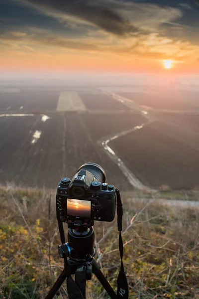 Fotografía Puesta Sol Cámara Con Trípode Sunset Puesta Sol — Foto de Stock