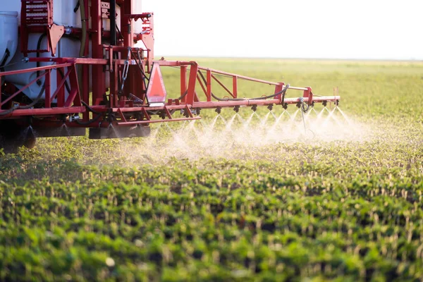 Ugello Degli Irrigatori Del Trattore Spruzzato Spruzzatura Della Soia — Foto Stock