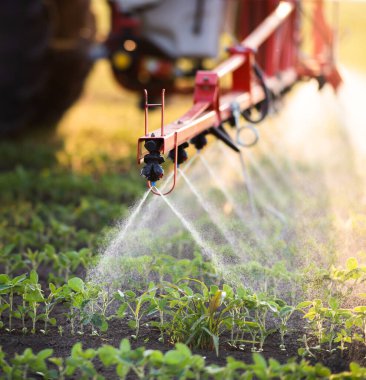 Traktör fıskiyelerinin başlığı püskürtüldü..