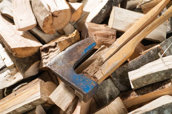 Hatchet Pile Split Wood Logs Fire Selective Focus Shallow Depth — Stock Photo, Image