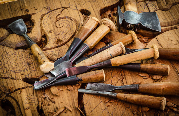 Инструменты резчика по дереву
