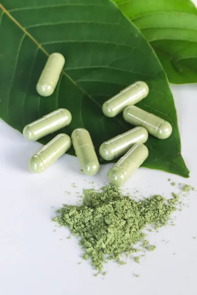 Kratom Mitragyna Speciosa Gyógynövény Kapszula — Stock Fotó