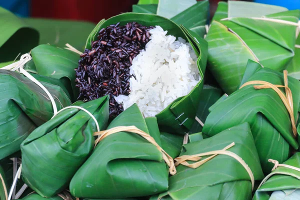 Thai Steamed Black White Sticky Rice Wrapped Banana Leaf Package — Foto Stock