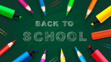 Okula geri dönüyorum. Kalemli, keçeli kalemli ve tebeşirli karatahta. Vektör illüstrasyonu