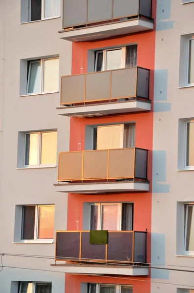 New facade on block of flats. Close view. — Stock Photo, Image