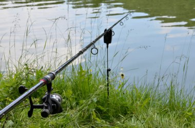 çubuk su üzerinde olta ile fotoğraf yukarıya kapatmak