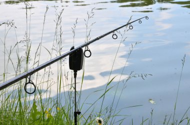 çubuk su üzerinde olta ile fotoğraf yukarıya kapatmak