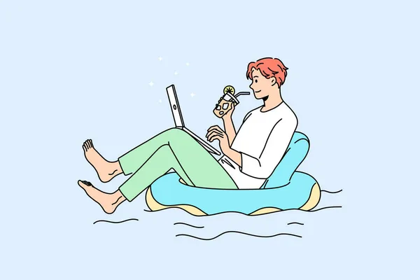 Розслаблений чоловік у басейні працює на комп'ютері — стоковий вектор