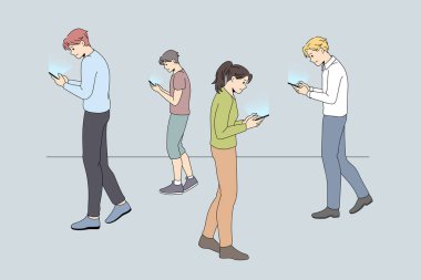 Akıllı telefonlarda sosyal medyaya bağımlı çeşitli insanlar