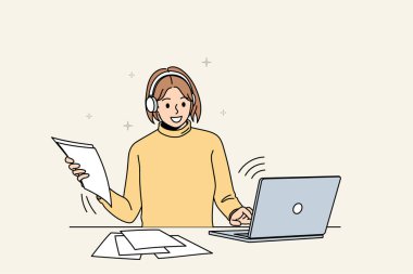 Kulaklıklı gülümseyen kız internette okul evraklarıyla çalışıyor. Mutlu kadın dizüstü bilgisayarda web kursuna gidiyor. Alet üzerinde webcam kursu var. Uzaktan eğitim. Vektör illüstrasyonu. 