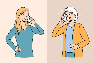 Mutlu kız, olgun büyükannenle cep telefonunda konuşuyor.