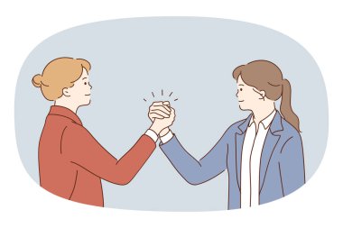 Mutlu iş kadını ofiste yapılan pazarlıktan sonra el ele tutuşur. Yumruklarını sıkmış gülümseyen kadınlar gücü ya da gücü ölçerler. Liderlik ve rekabet. Vektör illüstrasyonu. 