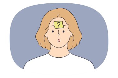 Kafası karışmış kadının alnında soru işareti olan bir çıkartması var. Sorunların çözümüne sinirleniyorlar. Sersemlemiş kızın cevap vermesi sorunu çözer. İkilem ve karışıklık. Vektör illüstrasyonu. 