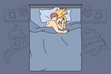 Mutlu genç çift seksten sonra yatakta kucaklaşır. Mutlu erkek ve kadın seviştikten sonra yatak odasında dinlenir. Cinsel yakınlık, ilişki kavramı. Düz vektör illüstrasyonu. 