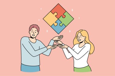 Mutlu iş adamları yapboz göstererek ortak iş sonucuna ya da çözüme ulaşıyorlar. Gülümseyen meslektaşlar sorunu çözer. Takım çalışması ve işbirliği. Vektör illüstrasyonu. 