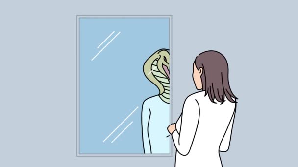 Mujer Mirándose Espejo Viendo Serpiente Personaje Femenino Preocupado Por Verdadero — Vídeo de stock