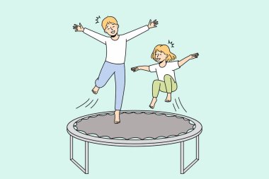 Neşeli küçük çocuklar trambolinde zıplayarak eğleniyorlar. Gülümseyen küçük çocuklar dışarıda eğlenceli oyunlarla oynamaktan hoşlanırlar. Çocukluk eğlencesi. Vektör illüstrasyonu. 